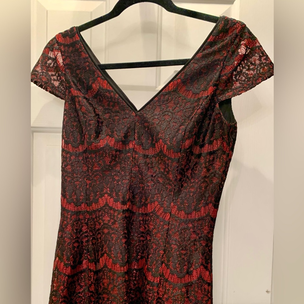 Kenzie “fit and flare” red shimmer/black lace dress. Size 4 Holiday dress